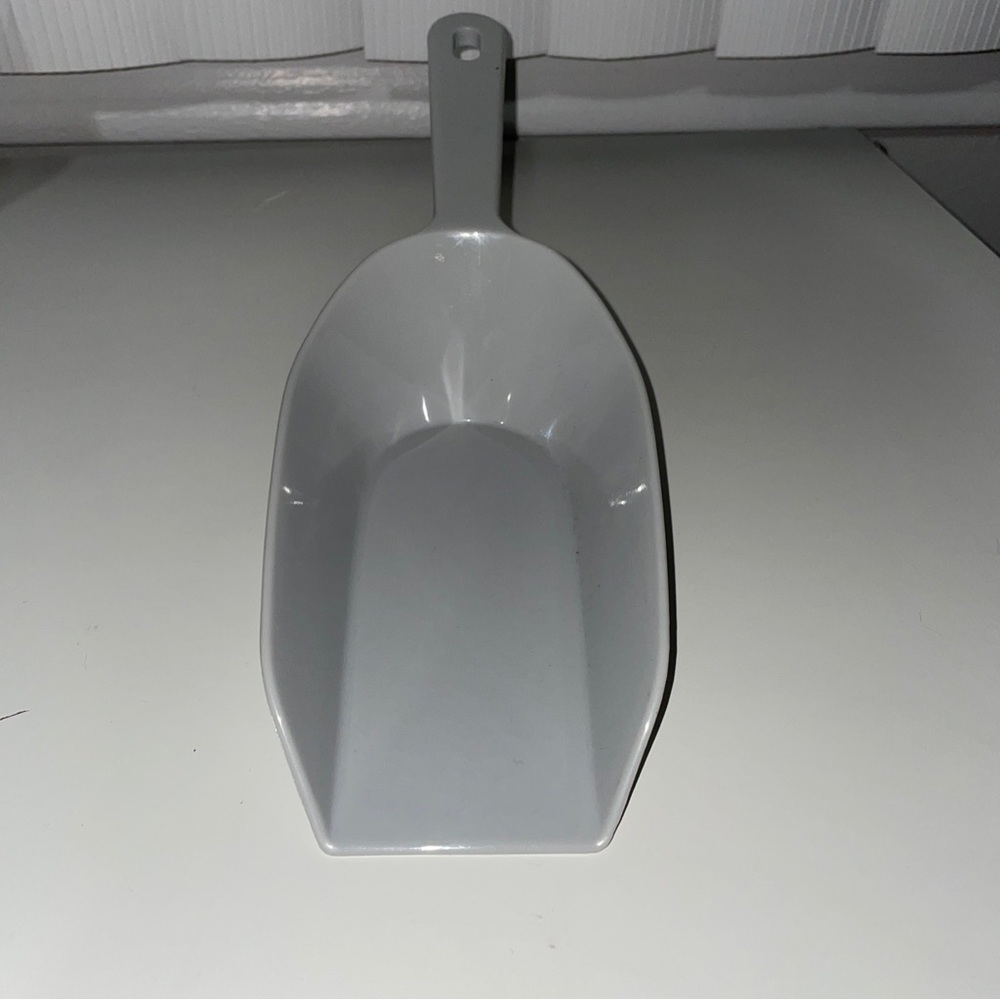 11inch Plastic Gray Food Or Pooper Scooper Brand New For Pets/food/salt/ice